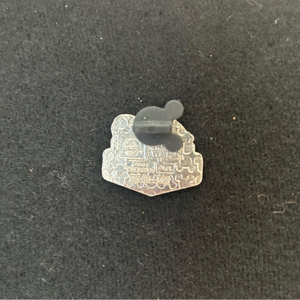Star Wars Force Awakens Pin - Picture 4 of 4